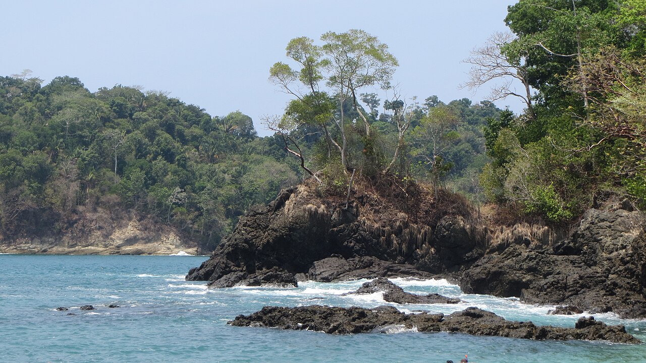 Gemelas shoreline · Manuel Antonio park